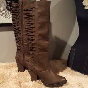 NWOB Block heeled boots